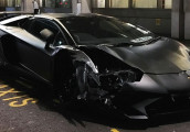 Đua xe trái phép Lamborghini Aventador SV Roadster bị hư hỏng nặng