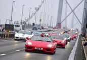 75 chiếc Ferrari tham gia diễu hành tại Anh