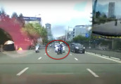 TP.HCM: Qua đường không quan sát, người lái xe máy bị húc văng