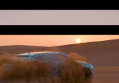 Xem Lamborghini Urus quần thảo trên cát