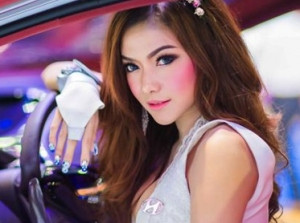 Người đẹp Thái khoe sắc cùng xe