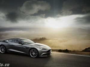Aston Martin Vanquish đẹp rực rỡ dưới ánh hoàng hôn