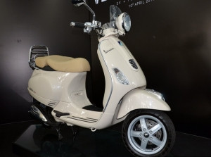 Vespa LXV 150 3V made in Việt Nam ra mắt trên đất Malaysia