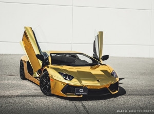 Lóa mắt trước siêu xe Aventador mạ vàng sáng loáng