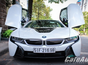 Chiêm ngưỡng siêu xe “đến từ tương lai” BMW i8 trên phố Sài Gòn